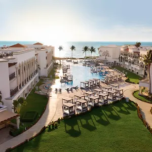 https://royal-porto-real.allrivieramayahotels.com